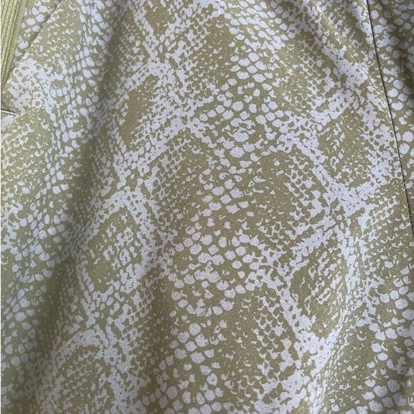 Athleta Brooklyn Joggers Navy Blue Python Snake Print Size 6 Pull-On Athleisure - Picture 3 of 9